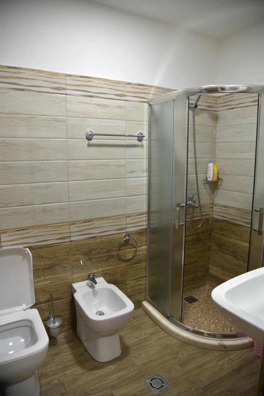 Alindro City Center Apartment 2 Tirana Buitenkant foto